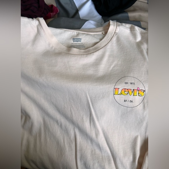 Levi’s Pink Tshirt - Picture 4 of 5
